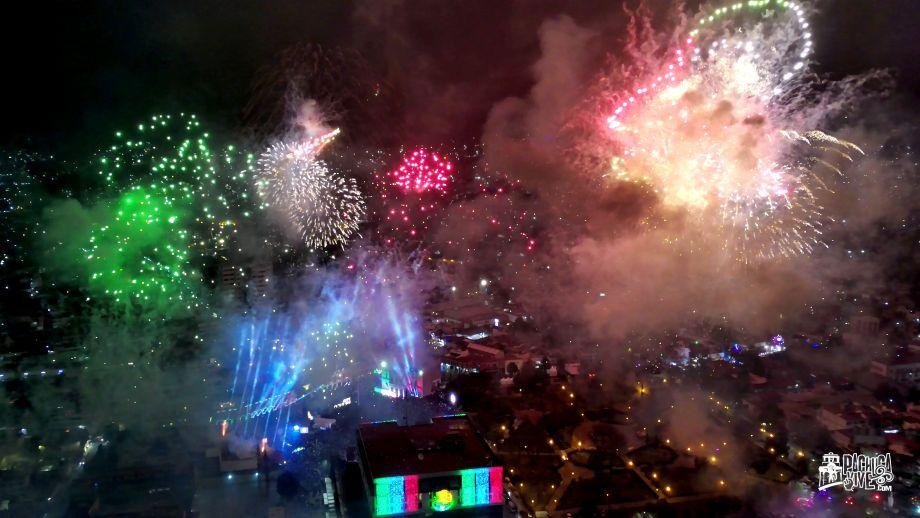 Espectacular, así se vio desde el aire la pirotecnia de la celebración del Grito en Pachuca