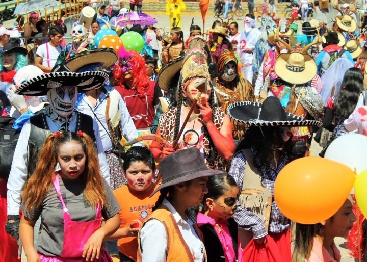 Los mejores disfraces del tradicional carnaval de Calnali 2020