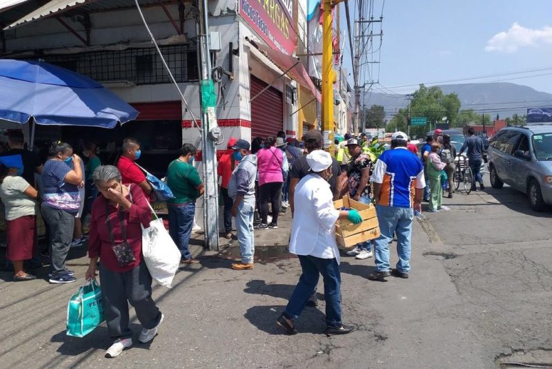 Pachuqueños abarrotan Central de Abasto este Viernes Santo