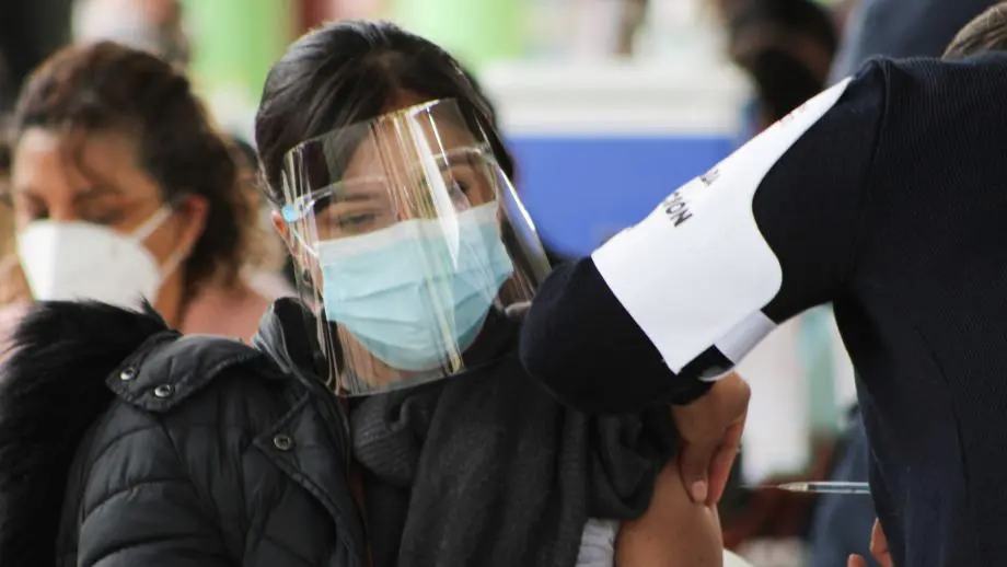 Anuncian fecha de aplicación de refuerzo para mayores de 30 años en Pachuca