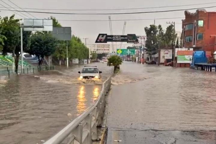 #FotosYVideos: Pachuca bajo el agua; intensa lluvia inunda calles y bulevares