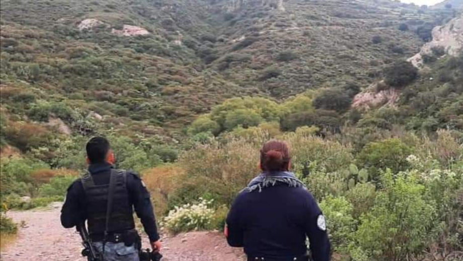 Mujer se pierde caminando entre barrancas en San Agustín Tlaxiaca; logran rescatarla