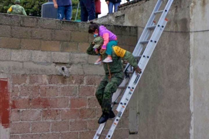 #Galería: Los héroes en la zona de desastre