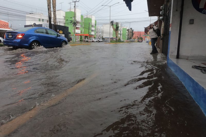 #Video: Lluvia crea fuentes y ríos frente a las instalaciones de la Feria de Pachuca 4 #Video: Lluvia crea fuentes y ríos frente a las instalaciones de la Feria de Pachuca