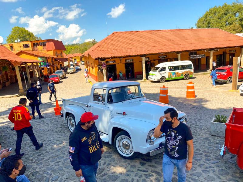 #Fotos: Trasladan en el tiempo a Huasca para grabar bioserie de Netflix