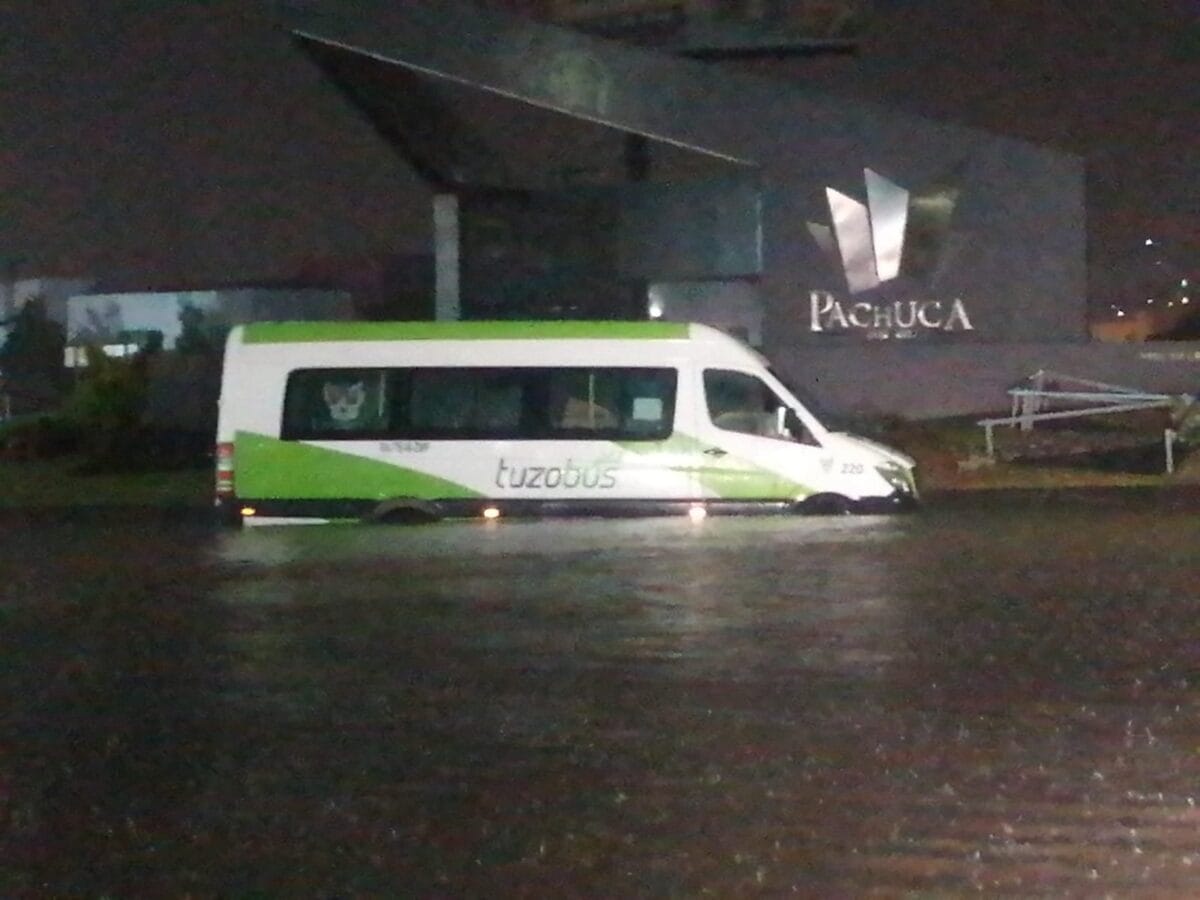 Fotos que demuestran que manejar en Pachuca en época de lluvia es un riesgo