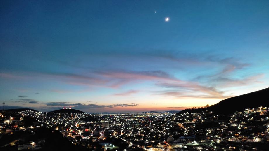 #Fotos: Así se vio en Pachuca la conjunción de la Luna y Venus