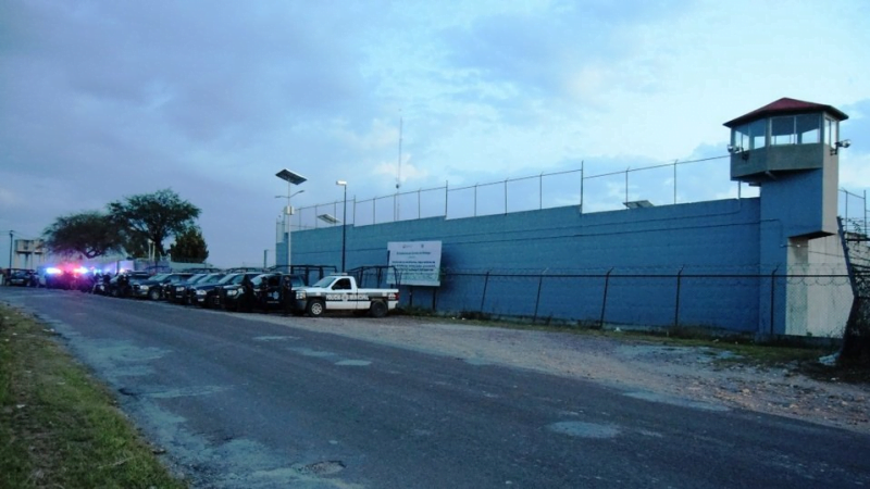 Pesadilla en Tula: con balaceras y coches bomba, grupo armado libera a nueve reos