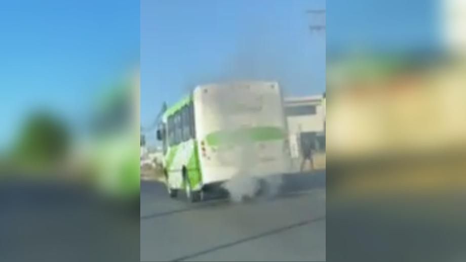 #Video: Captan a unidad del Tuzobús 'fabricando nubes' en Pachuca