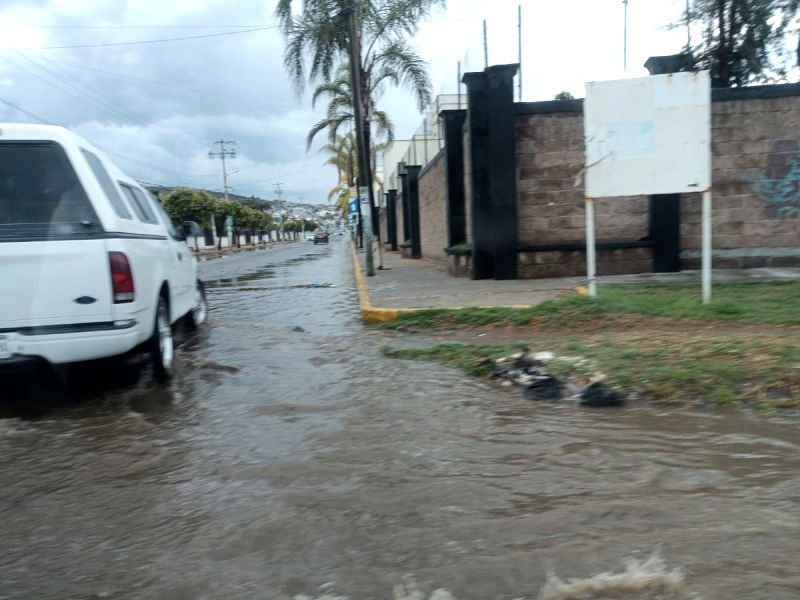Intensa lluvia deja fuertes afectaciones en el sur de Pachuca (fotos y video)