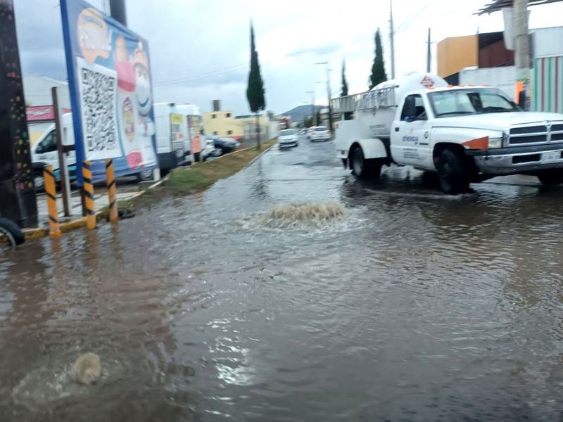 Intensa lluvia deja fuertes afectaciones en el sur de Pachuca (fotos y video)