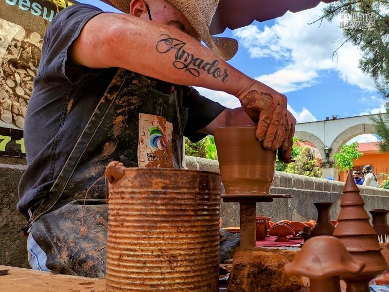 El famoso cantarito, la bebida tradicional del Pueblo Mágico de Huasca