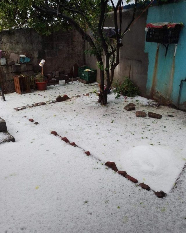 Intensa granizada tiñe de blanco a municipios de Hidalgo