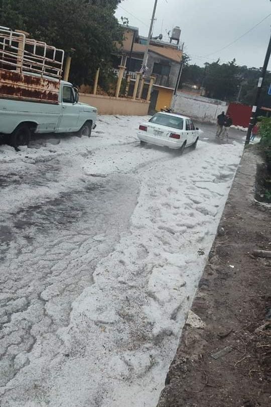 Intensa granizada tiñe de blanco a municipios de Hidalgo