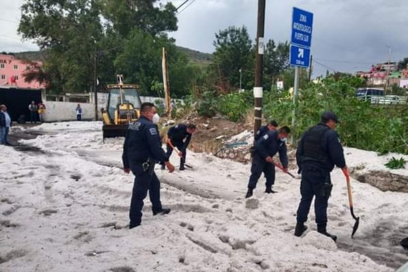 Intensa granizada tiñe de blanco a municipios de Hidalgo