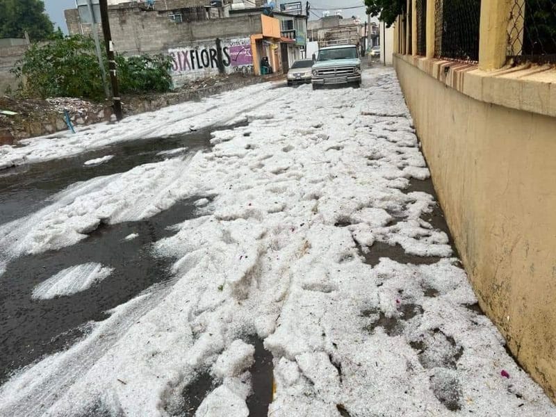 Intensa granizada tiñe de blanco a municipios de Hidalgo