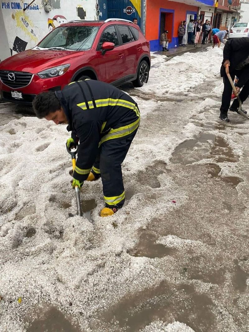 Intensa granizada tiñe de blanco a municipios de Hidalgo