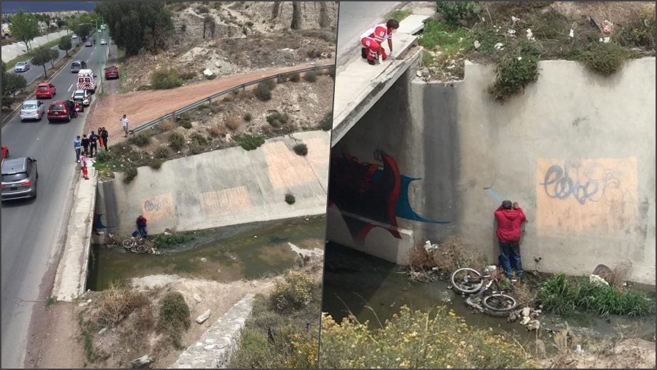 Cayó en un canal de aguas negras con todo y bicicleta; ocurrió en el sur de Pachuca