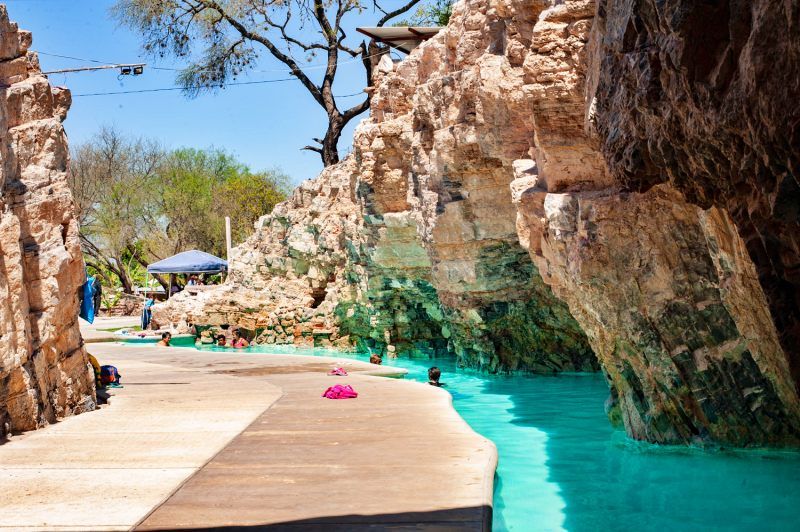 Entre pozas y cuevitas, así es este bello parque acuático termal de Hidalgo