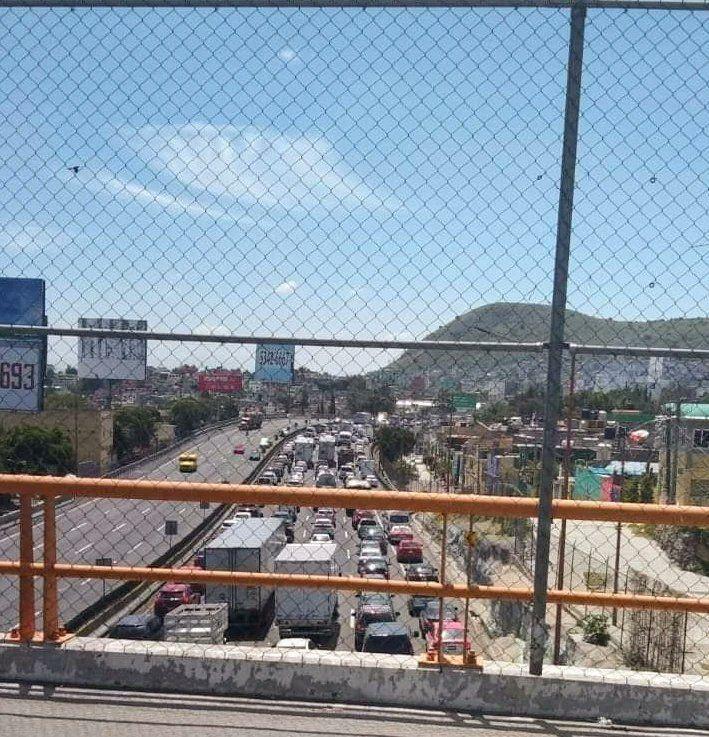 Caos en la México-Pachuca: transportistas bloquean la autopista