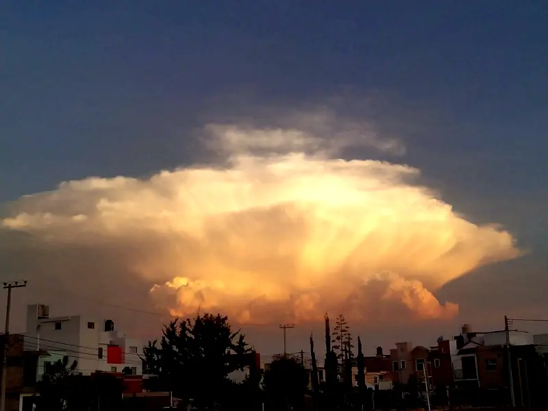 La impresionante nube tipo explosión que se vio en Pachuca y alrededores 4 La impresionante nube tipo explosión que se vio en Pachuca y alrededores