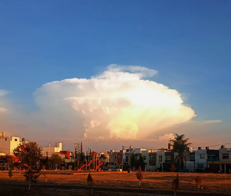 La impresionante nube tipo explosión que se vio en Pachuca y alrededores 5 La impresionante nube tipo explosión que se vio en Pachuca y alrededores