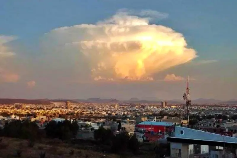 La impresionante nube tipo explosión que se vio en Pachuca y alrededores 10 La impresionante nube tipo explosión que se vio en Pachuca y alrededores