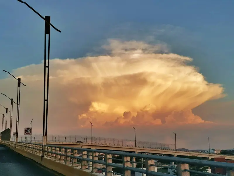 La impresionante nube tipo explosión que se vio en Pachuca y alrededores 16 La impresionante nube tipo explosión que se vio en Pachuca y alrededores