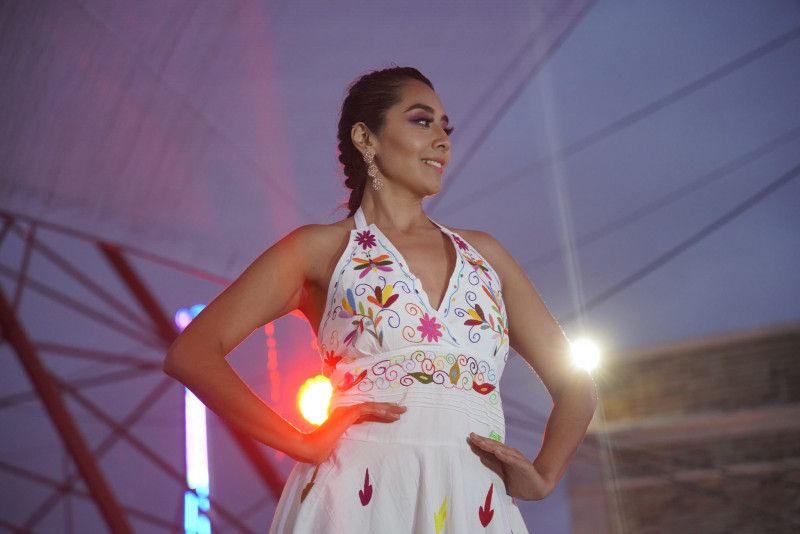 Realizan pasarela artesanal en la Feria de Pachuca