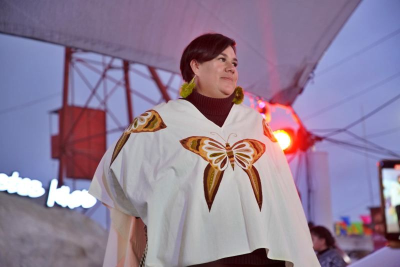 Realizan pasarela artesanal en la Feria de Pachuca