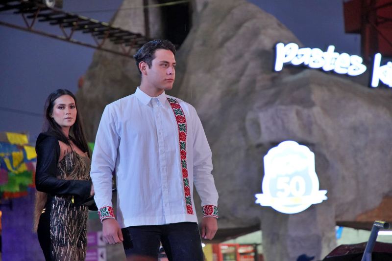 Realizan pasarela artesanal en la Feria de Pachuca