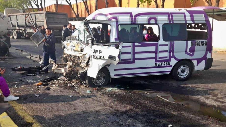Se accidenta transporte público en la Pachuca-Sahagún, cerca del Trébol La Paz
