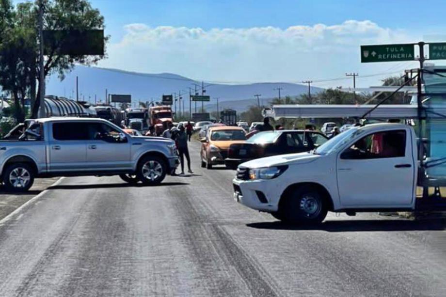 Familiares de desaparecidos bloquean el Arco Norte y otras carreteras en Hidalgo