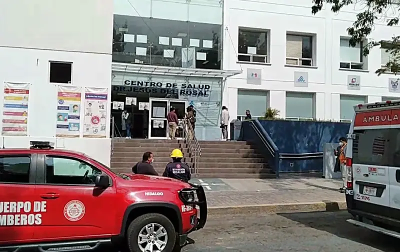 Se desploma domo de cristal sobre personas en centro de salud de Pachuca 4 Se desploma domo de cristal sobre personas en centro de salud de Pachuca