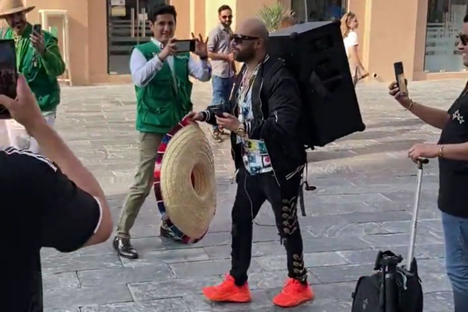 "Se compran colchones..." mexicano hace sonar audio del "fierro viejo" en Qatar