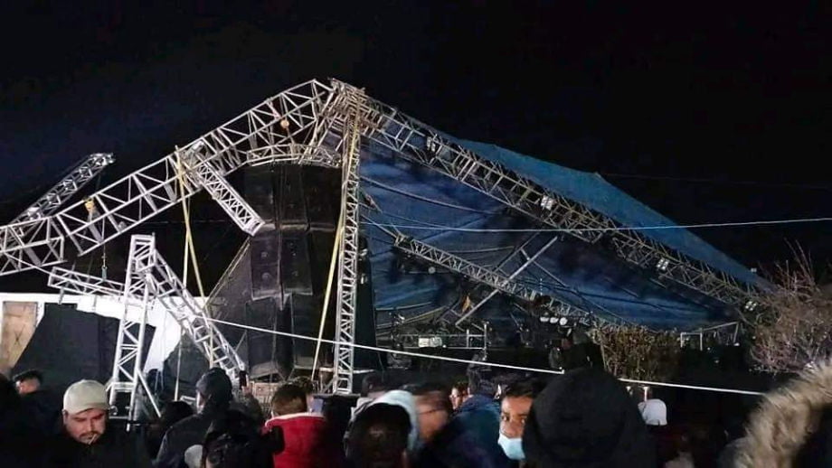 Colapsa escenario durante posada en localidad de Hidalgo