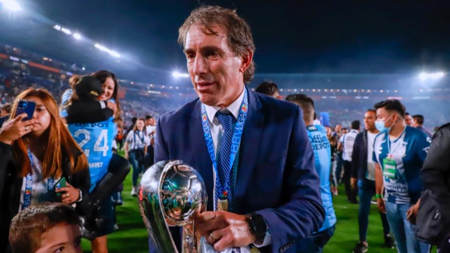 El entrenador de Pachuca es el principal candidato para sustituir a Martino en la Selección Mexicana