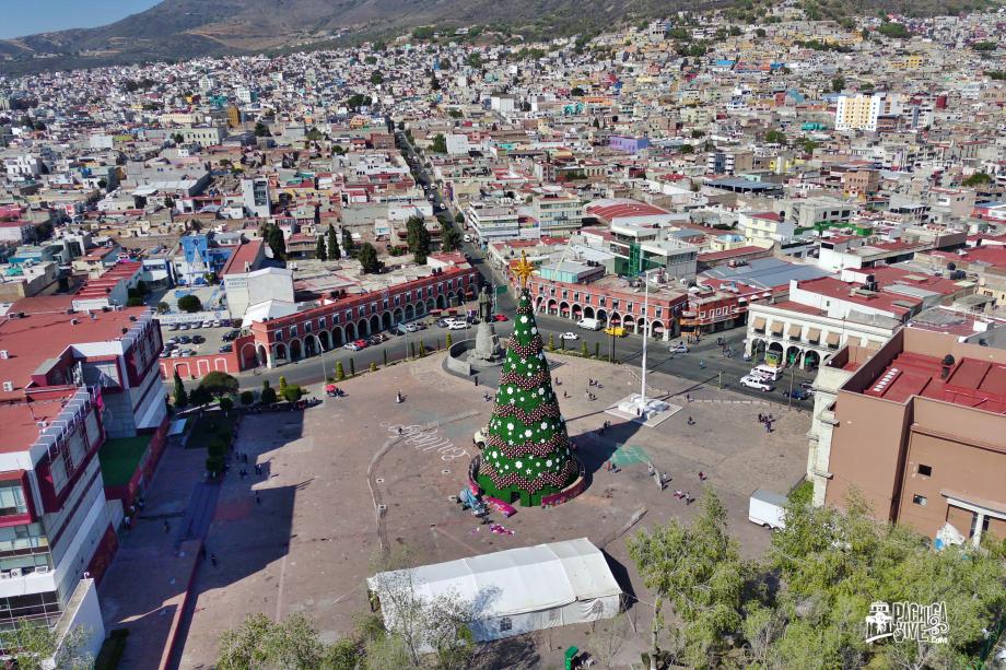 En fotos: así está quedando el árbol de Navidad de Pachuca