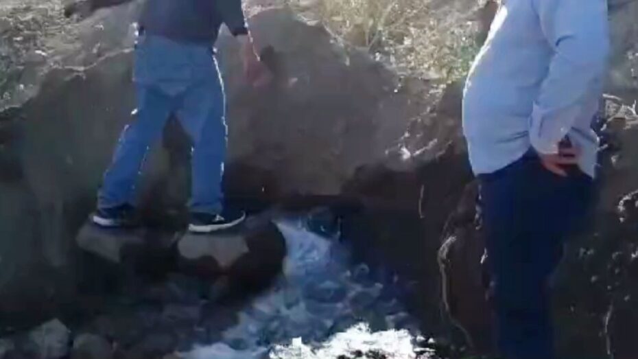 Fuga provocada por una constructora deja sin agua a colonias de Mineral de la Reforma