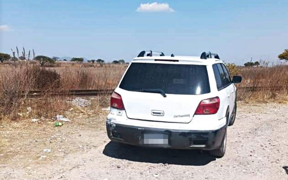 #MacabroHallazgo 😱 Aparecen sin vida cuatro personas dentro de una camioneta en Hidalgo