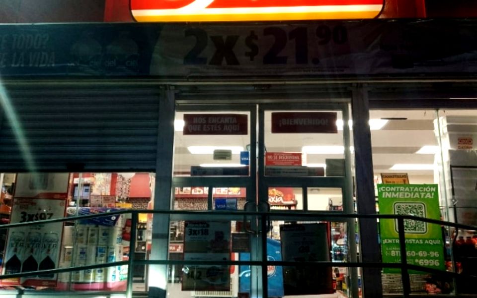 Sujeto asalta Oxxo en Pachuca, llevándose cerca de $20,000 en efectivo