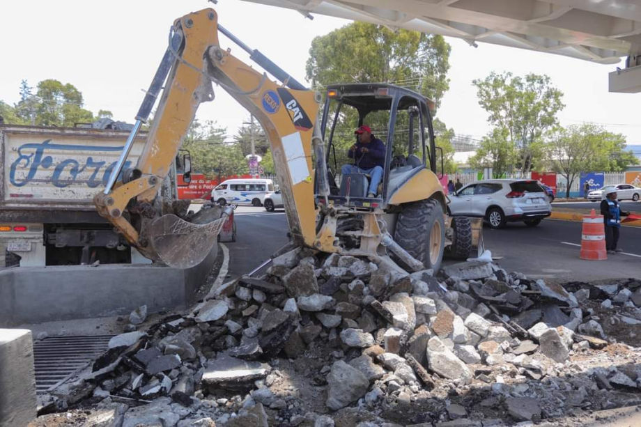 #Video: Hundimiento bajo el puente atirantado de Pachuca provoca cierres y desvíos