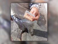 Honrado barrendero de Pachuca encuentra dinero y busca devolverlo