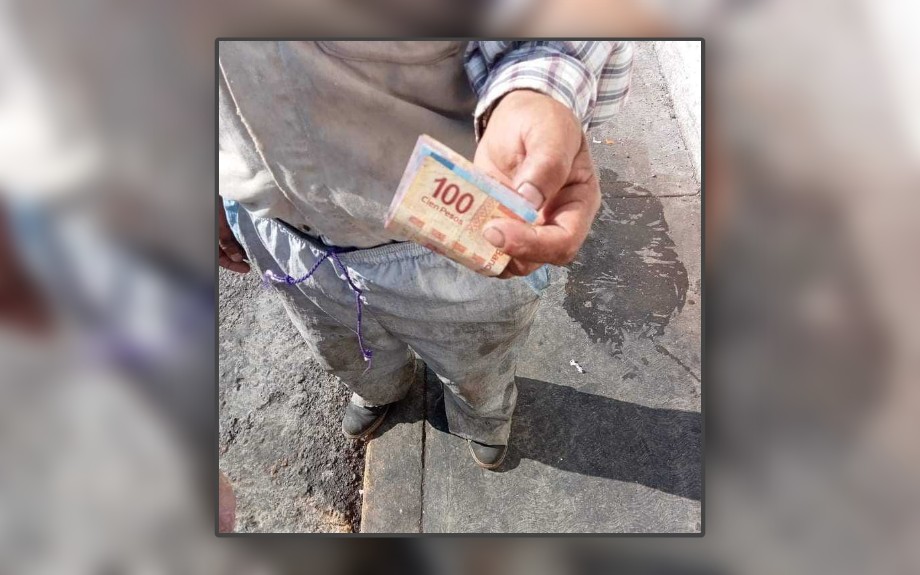 Honrado barrendero de Pachuca encuentra dinero y busca devolverlo