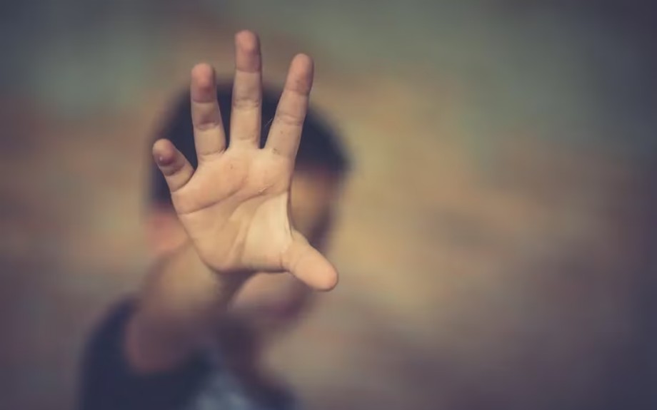 Rescatan en Hidalgo a un niño de 4 años que era maltratado por su propia madre y una tía
