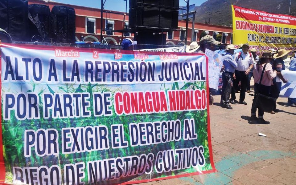 Se concentran manifestantes en plaza Juárez de Pachuca; hay cierre de estaciones del Tuzobús