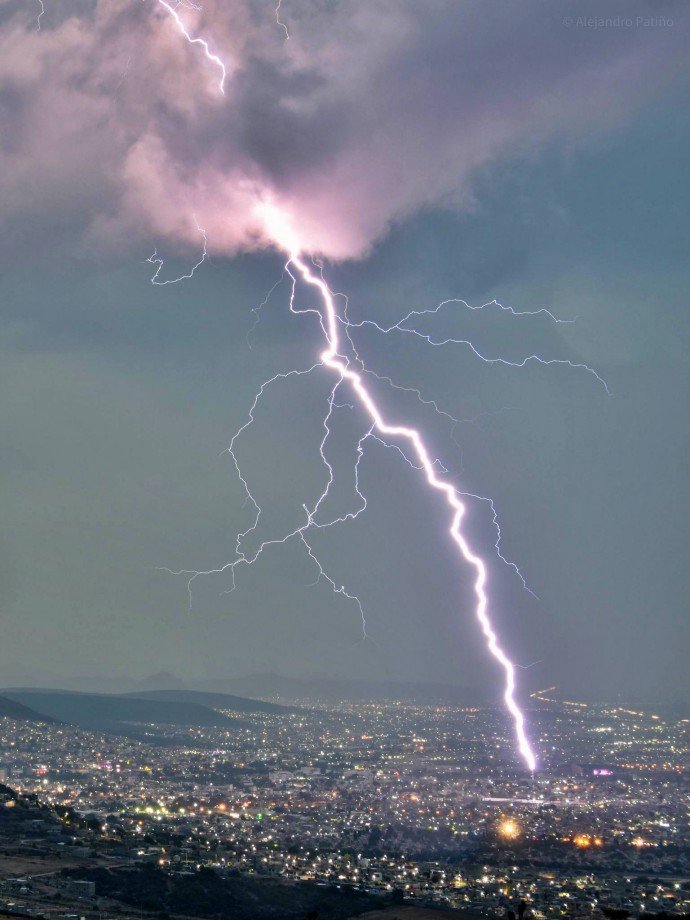 Se desata tormenta eléctrica con granizo en Pachuca y alrededores | Fotos y video