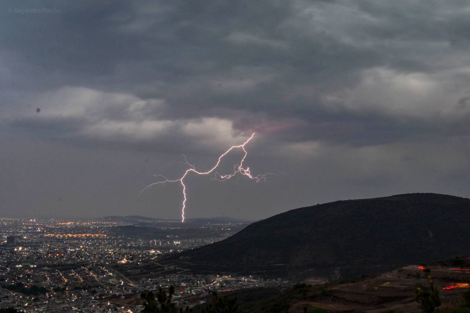 Se desata tormenta eléctrica con granizo en Pachuca y alrededores | Fotos y video
