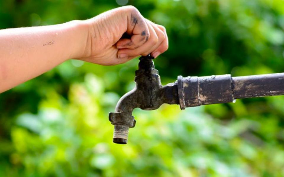 Maquinaria daña red de agua y deja sin suministro a estas zonas de la ZM de Pachuca