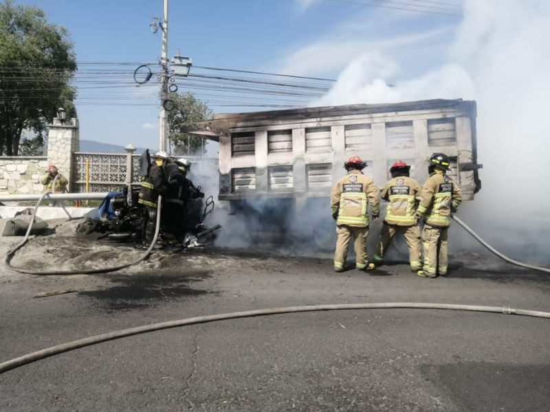 Percance vial en la Pachuca-Sahagún termina en incendio 4 Percance vial en la Pachuca-Sahagún termina en incendio
